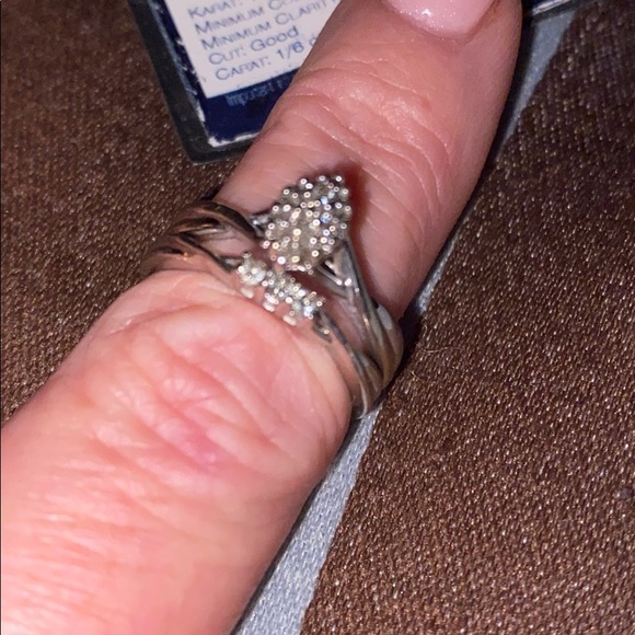 10 karat gold and diamond ring - Picture 6 of 8